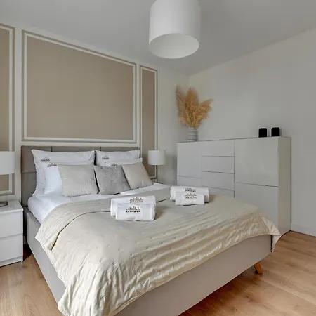 Riverfront By Downtown Gdańsk